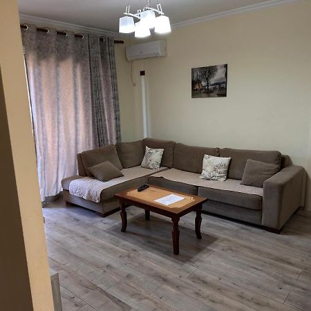 Family Apartments Sarandë 外观 照片