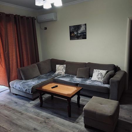 Family Apartments Sarandë 外观 照片